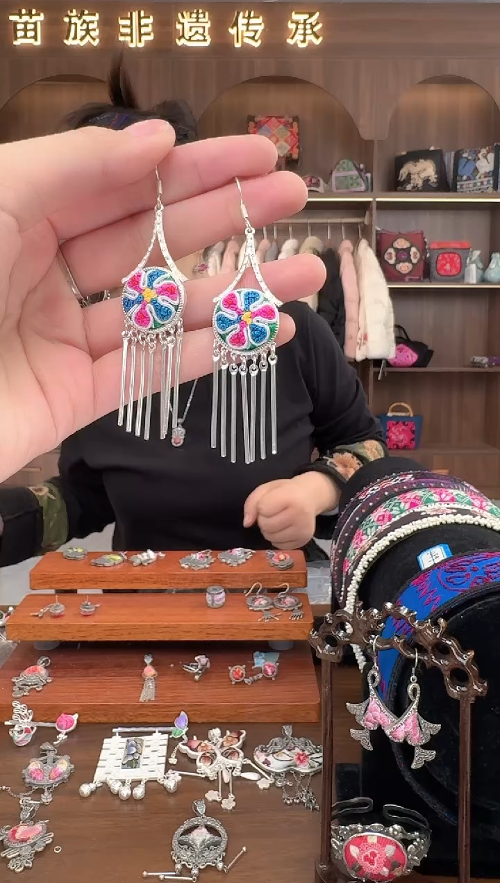 【闪购商品】织绣扶光苗绣传承169