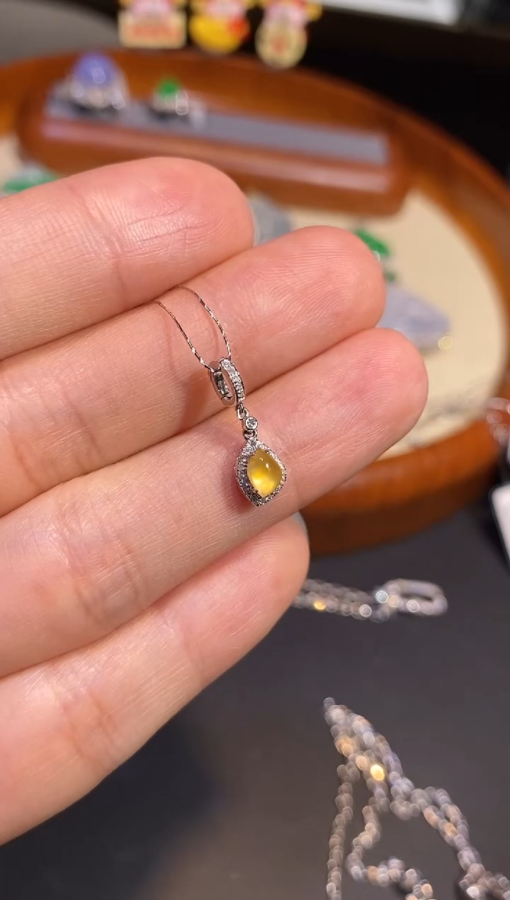 【闪购商品】翡翠颈饰18K金镶嵌吊坠