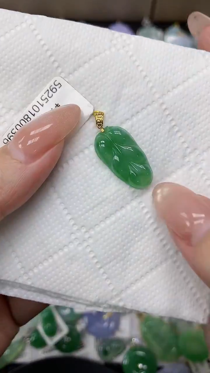 颈饰18K金镶嵌翡翠11111111111111
