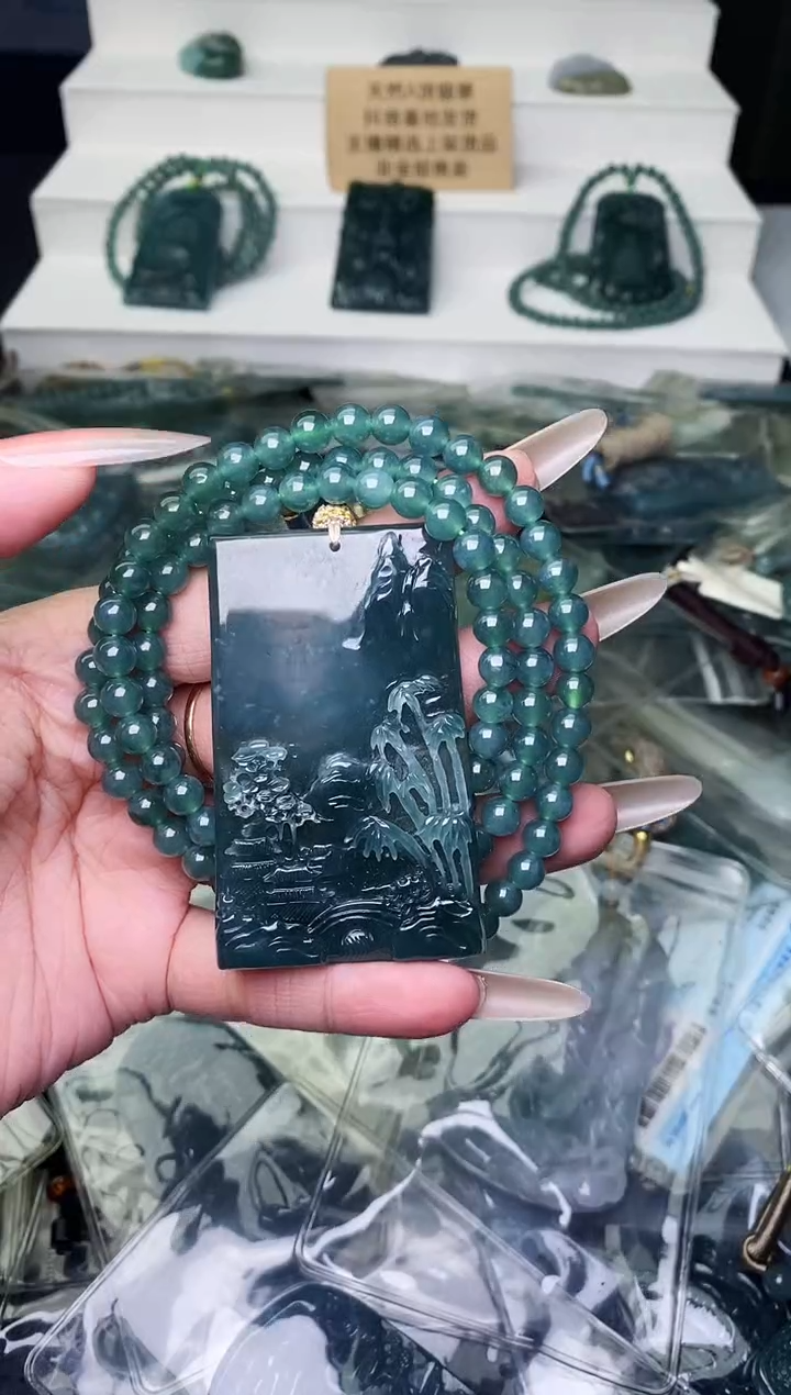 颈饰未镶嵌翡翠 