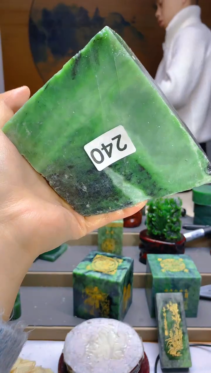 和田玉（碧玉）未镶嵌珠宝半成品1