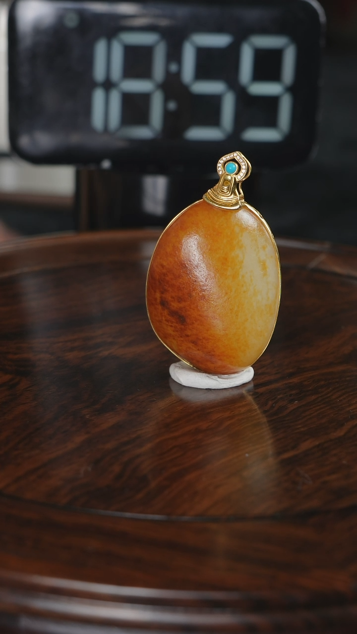 颈饰未镶嵌和田玉阿*和田玉原石