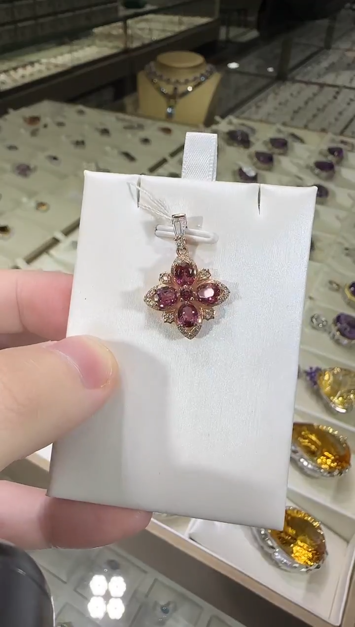 颈饰银S925镶嵌石榴石四叶花