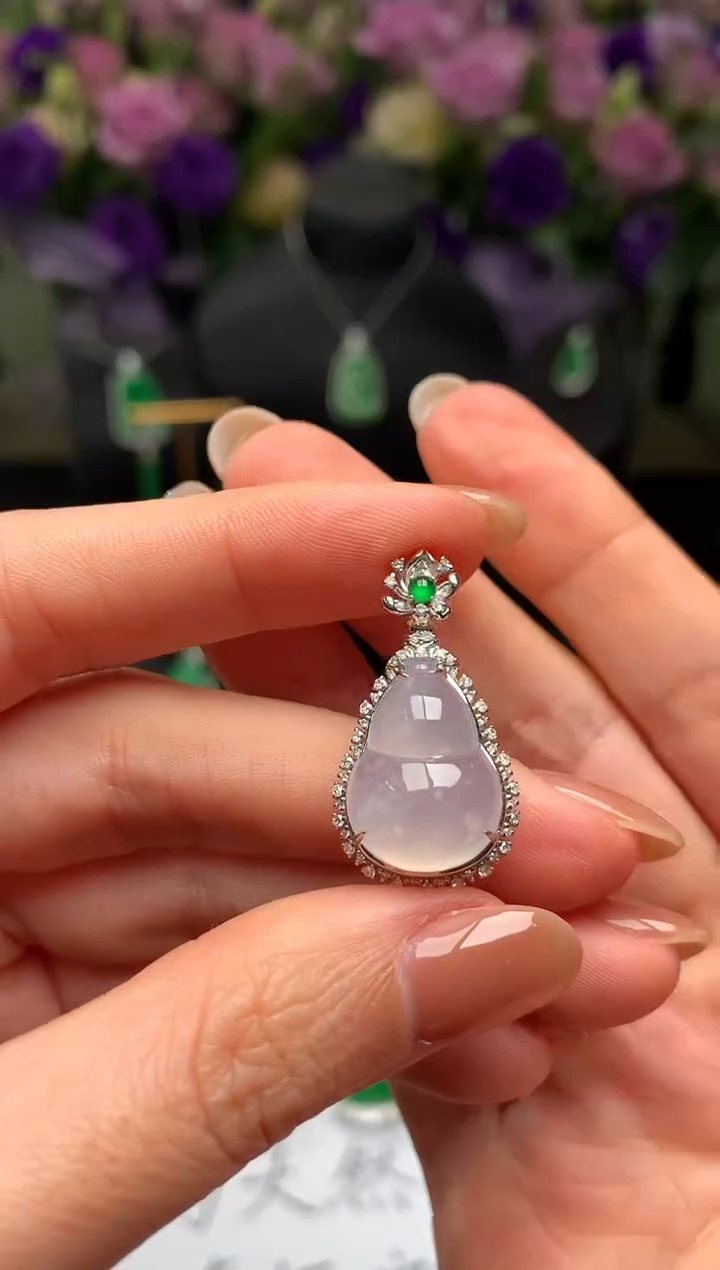 颈饰18K金镶嵌翡翠葫芦