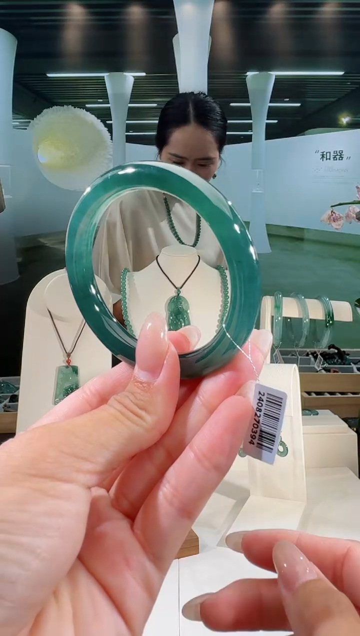 翡翠手镯未镶嵌52.3圈