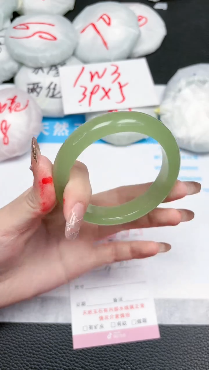 【闪购商品】石英质玉手镯未镶嵌270-56.3