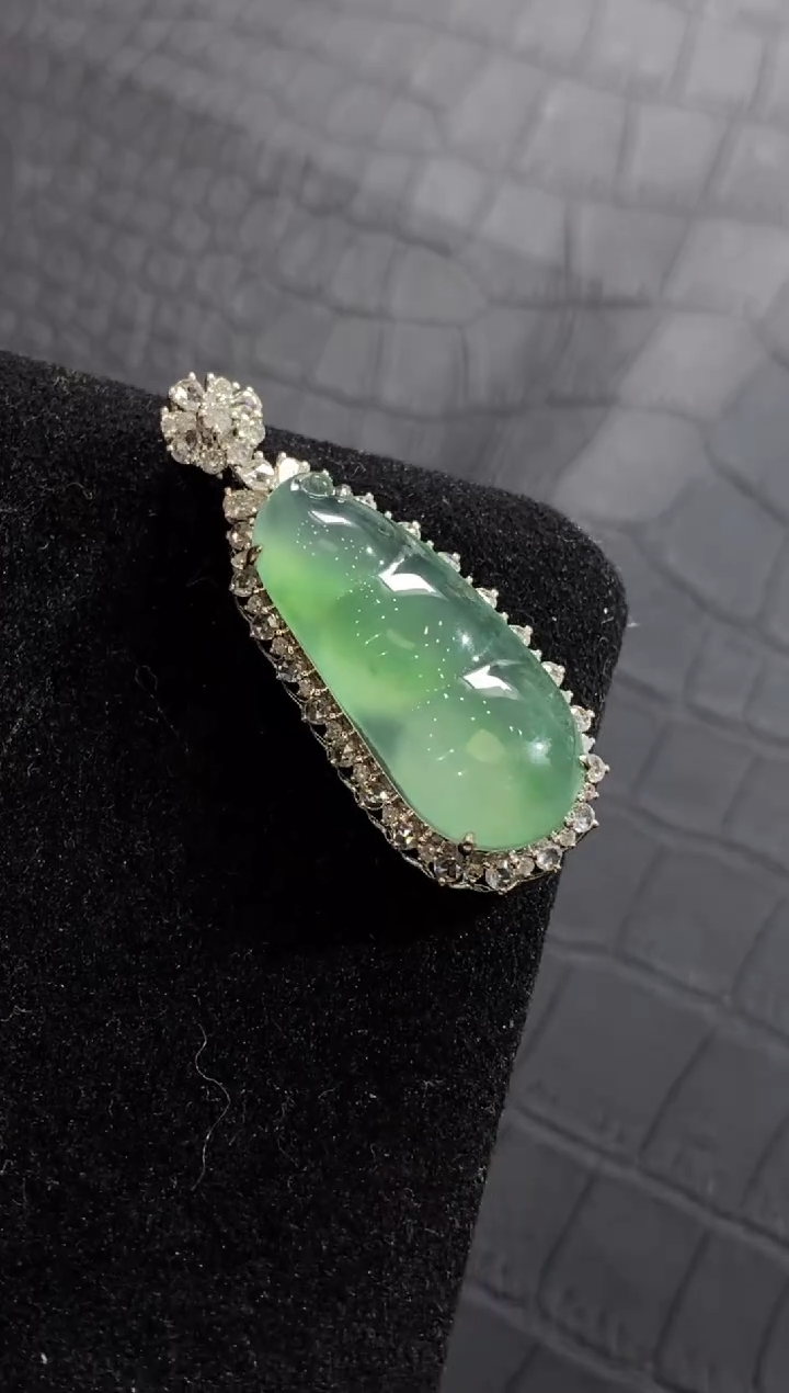 颈饰18K金镶嵌翡翠收到货48小时鉴赏期新年配饰（超时不退不换）