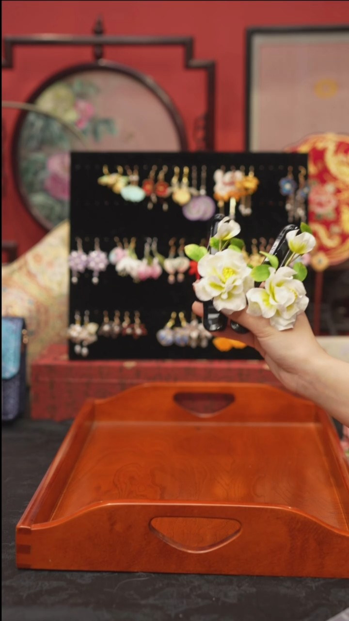 刺绣非遗手工绒花饰品