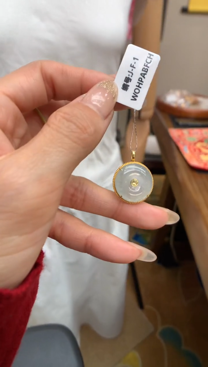 【闪购商品】翡翠颈饰18K金镶嵌平安扣