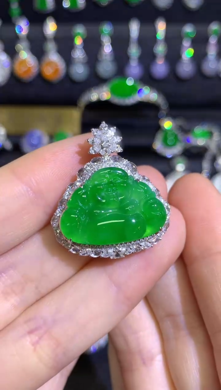 【闪购商品】翡翠颈饰18K金镶嵌高冰满绿佛公