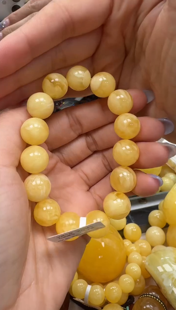 未镶嵌琥珀裸石 如图