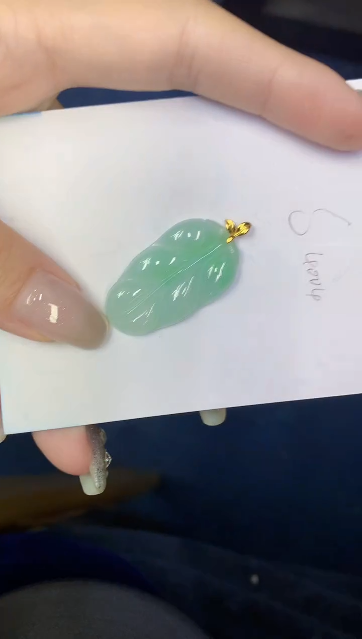 翡翠18K金镶嵌颈饰缅甸天然翡翠A货