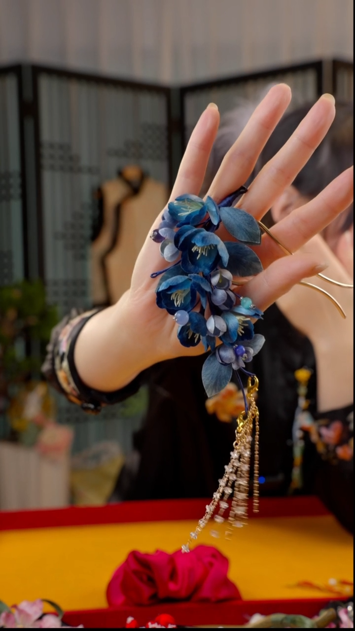 刺绣非遗绒花苏绣饰品