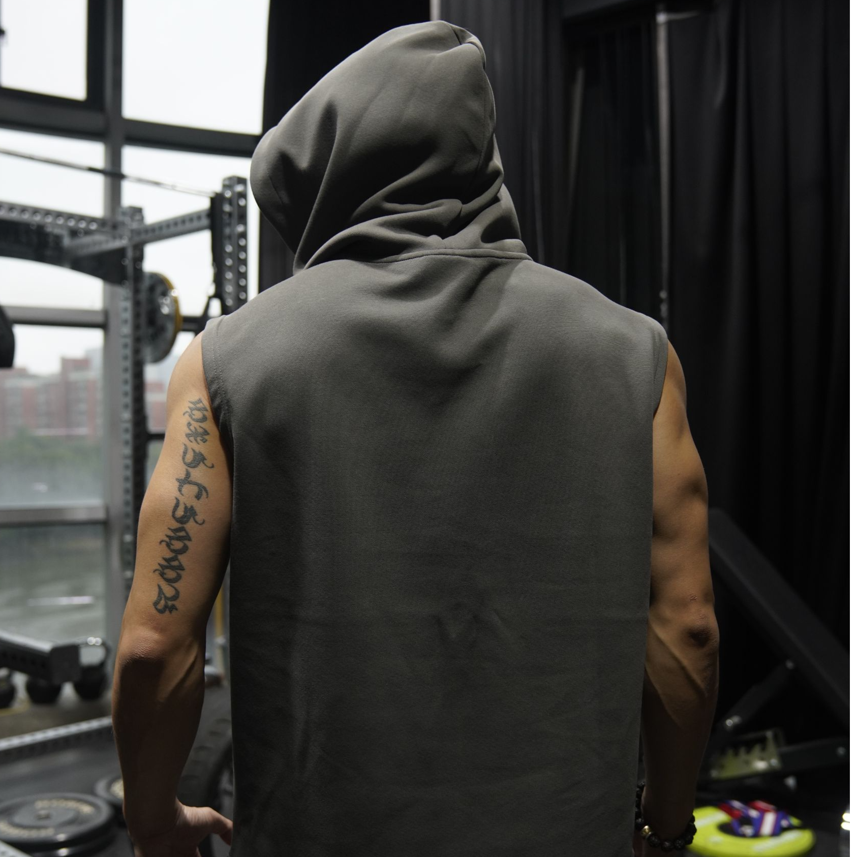 【大师兄】2025新春款休闲百搭潮流纯色字母口袋设计马甲43066