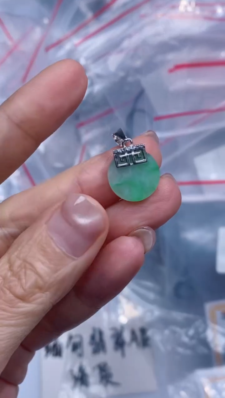 颈饰银S925镶嵌翡翠吊坠