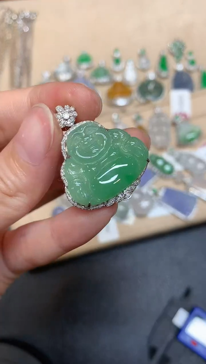 【闪购商品】翡翠颈饰18K金镶嵌佛公【无服务费