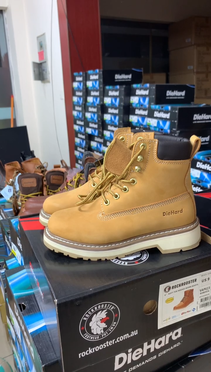 牛皮42.5码，84101 ，运动鞋码，工装靴，默认微瑕