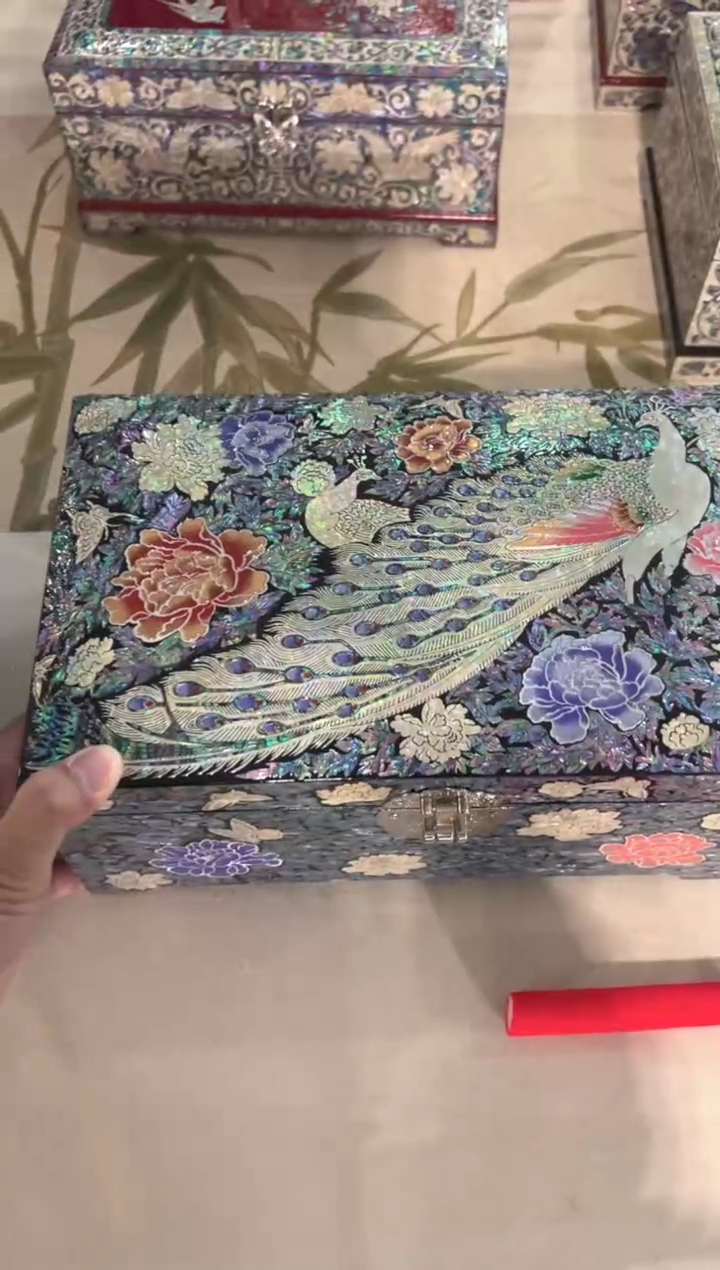 绒布底·弘贝雅螺钿漆器文化馆