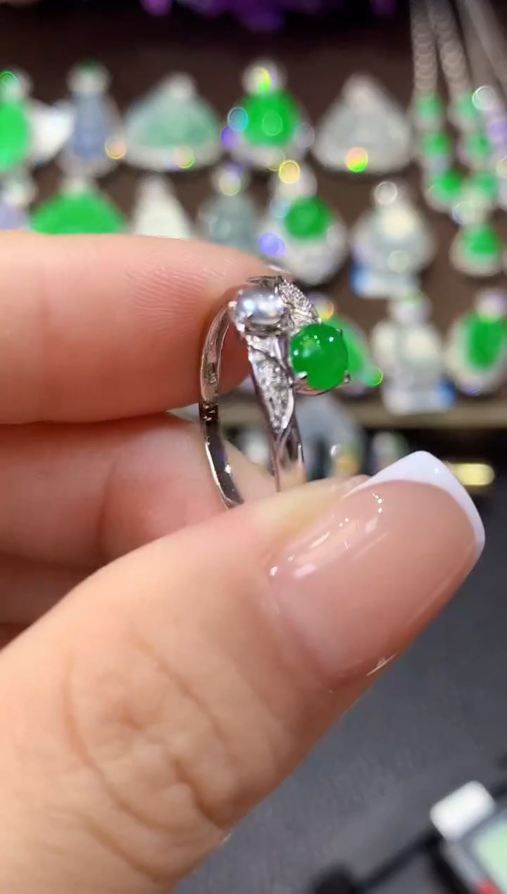 18K金镶嵌戒指翡翠A30