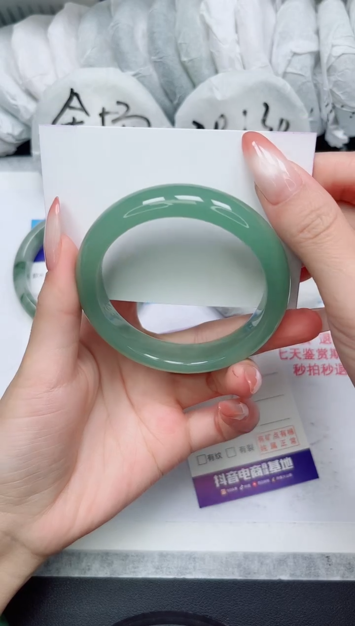 【闪购商品】石英质玉手镯未镶嵌159