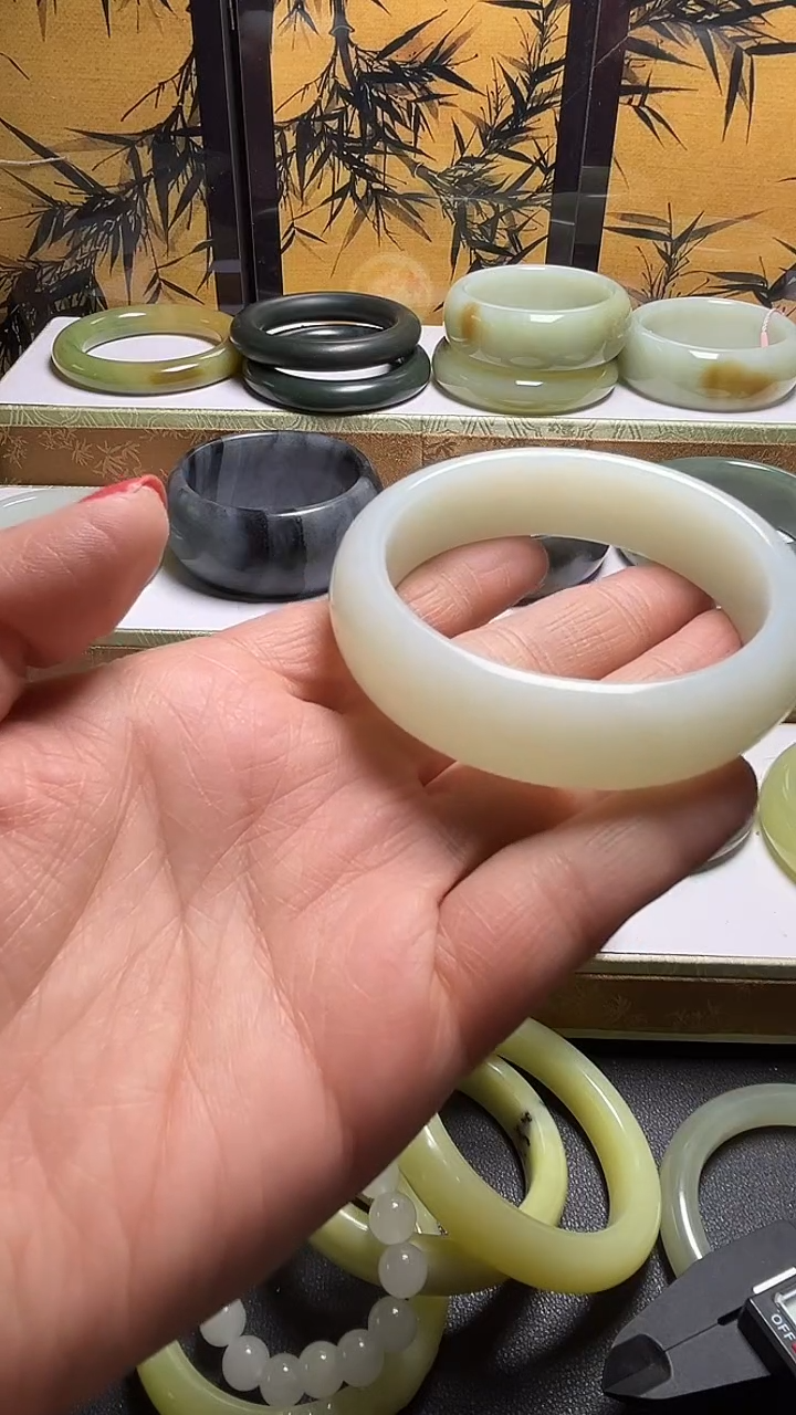 【闪购商品】和田玉手镯未镶嵌新疆白59+            