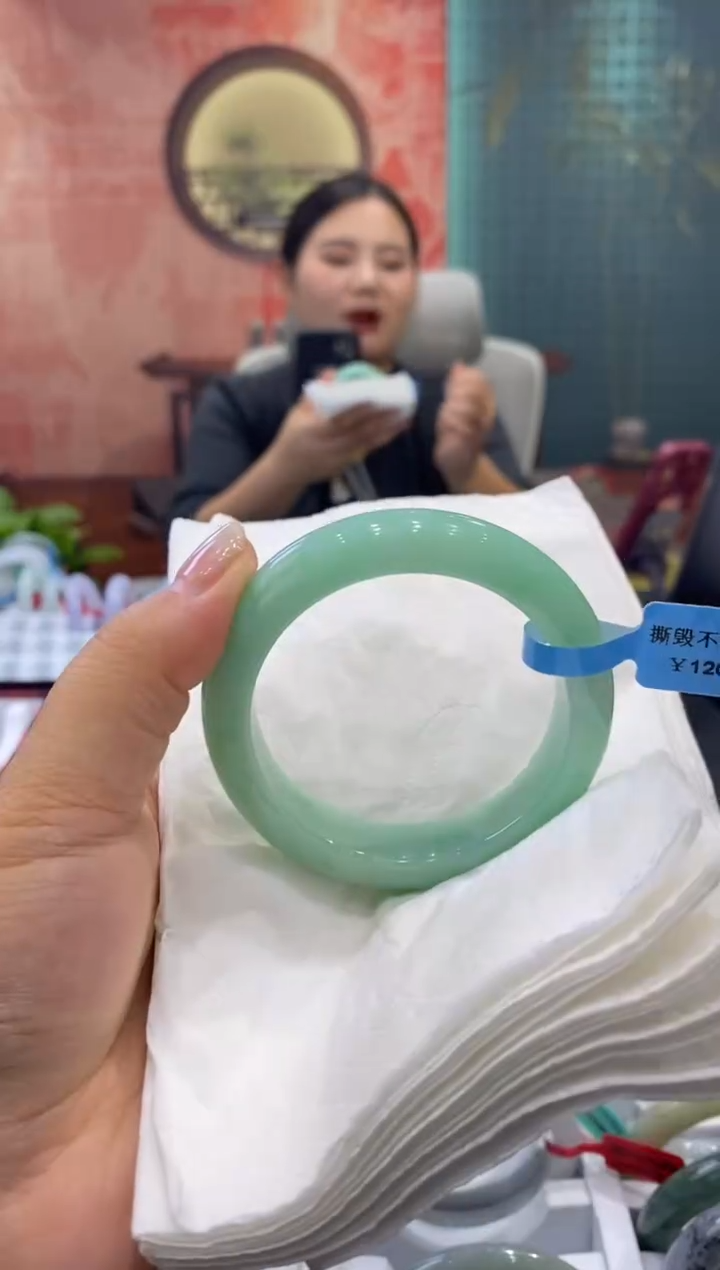 未镶嵌手镯翡翠P****?多人00020332