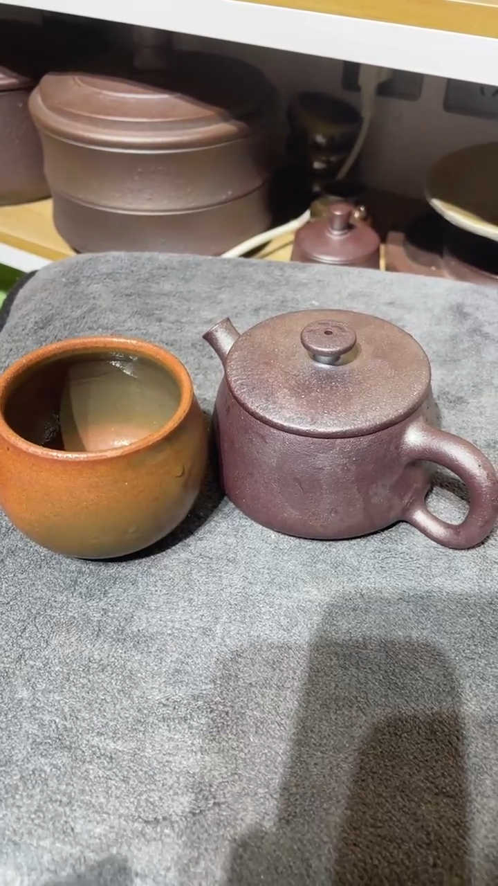 陶晴**里柴烧汉瓦壶