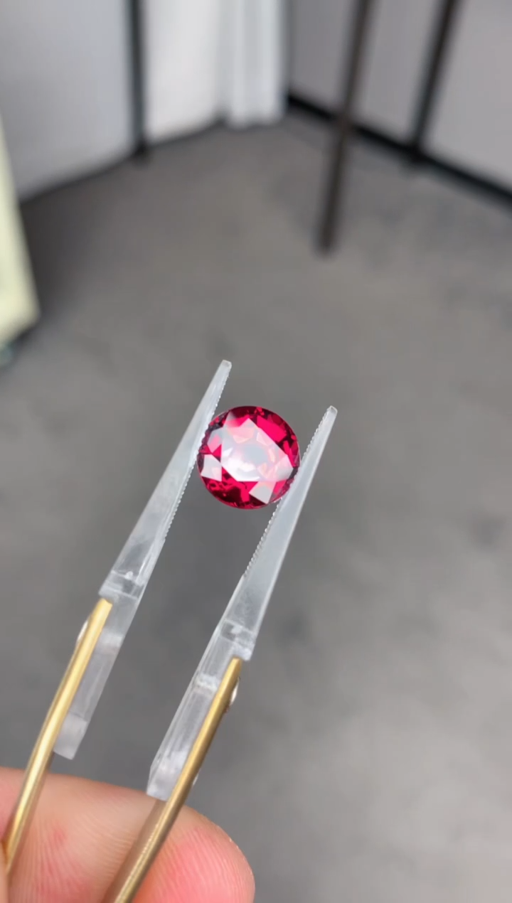 【闪购商品】石榴石裸石未镶嵌5ct  镁铝榴石正圆