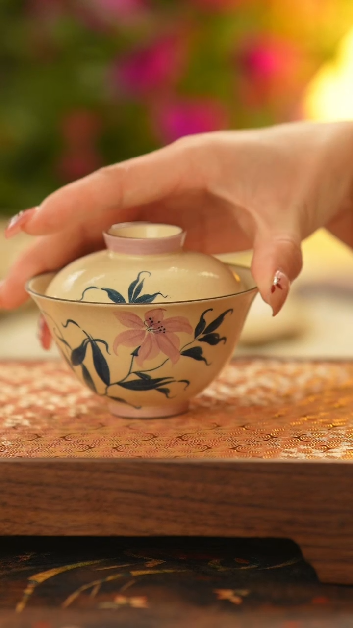 【闪购商品】盖碗米黄色 手绘石花盖碗23456345