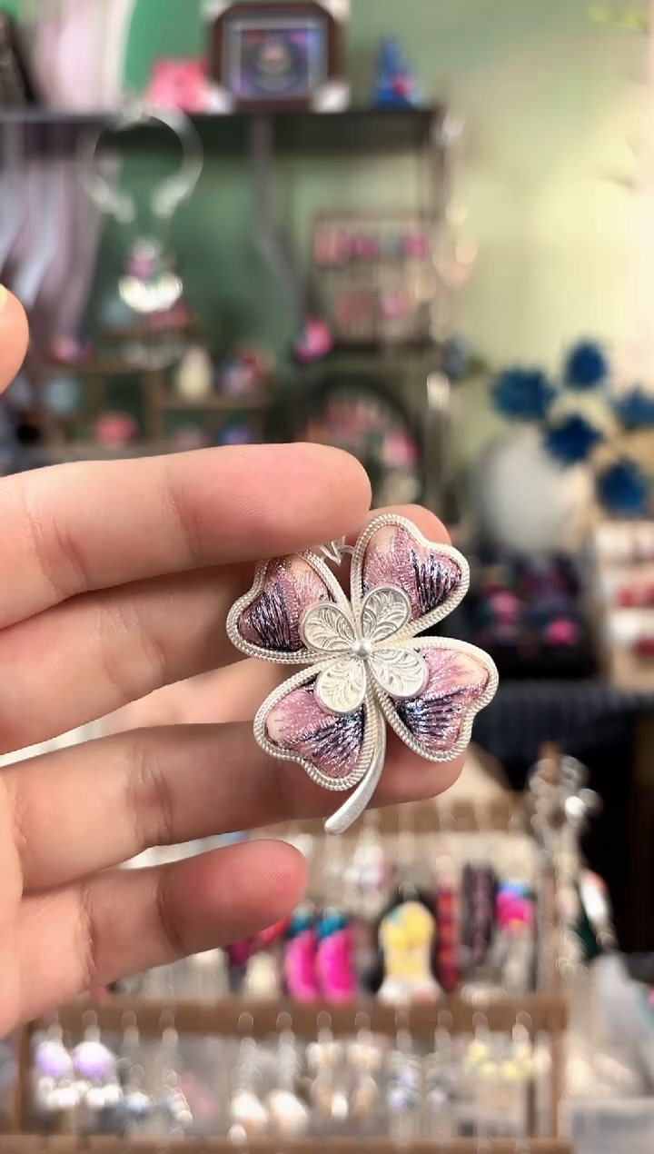 水**灵彩云南阁非遗老绣饰品695*