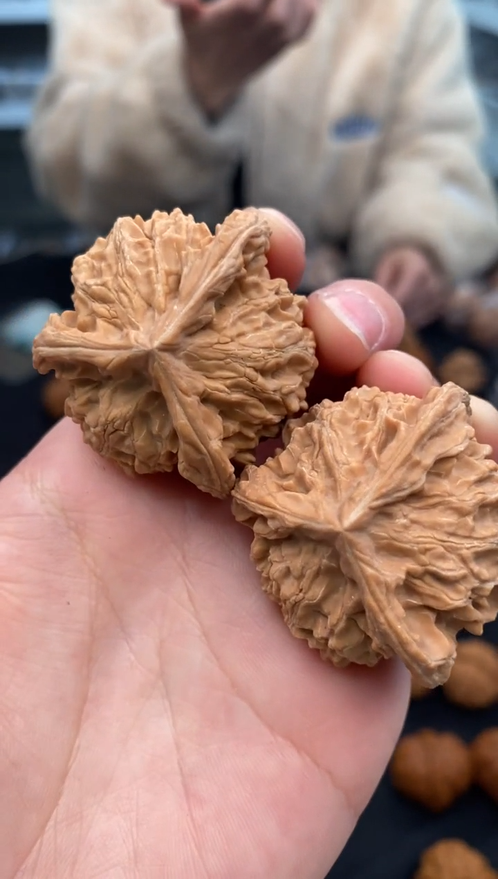 【闪购商品】文玩核桃把件盘山奔40-t808