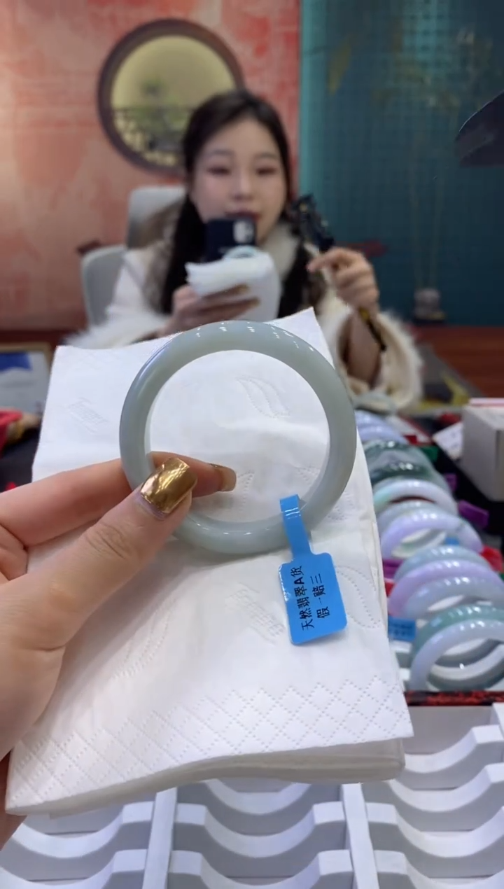 【闪购商品】翡翠手镯未镶嵌多人02555