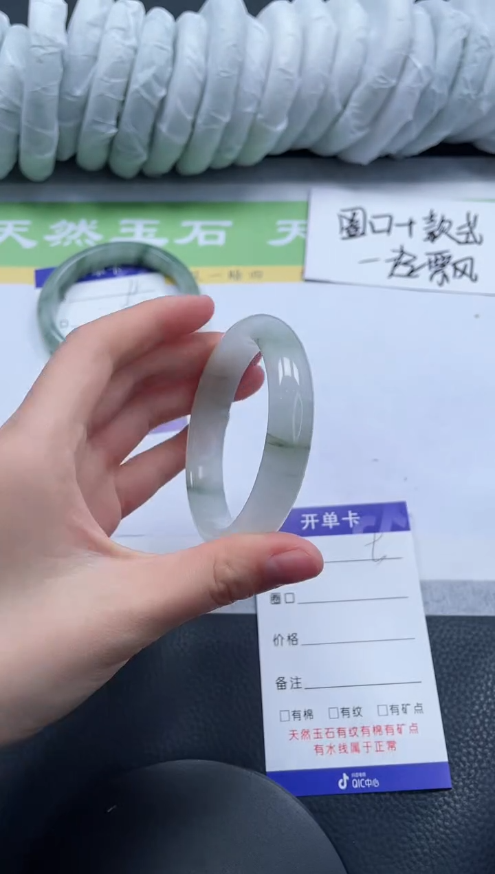 【闪购商品】石英质玉手镯未镶嵌A5-55