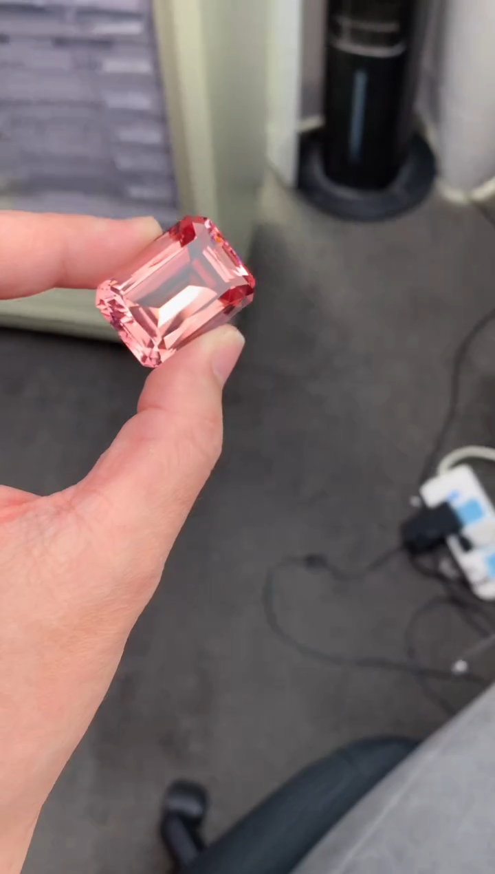 【闪购商品】绿柱石（摩根石）裸石未镶嵌68ct摩根石