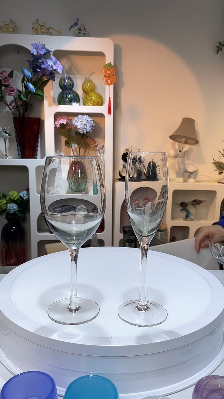 【闪购商品】水晶玻璃原色有折痕线1红酒1香槟杯灰色