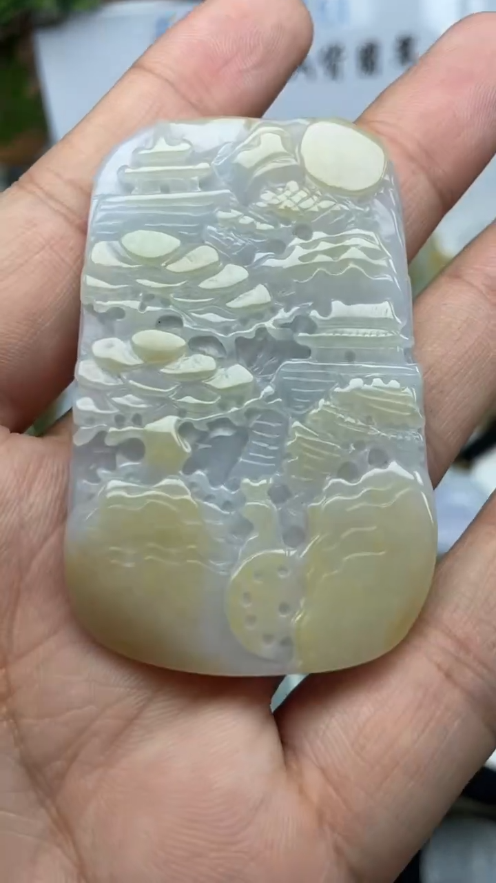 翡翠未镶嵌颈饰山水