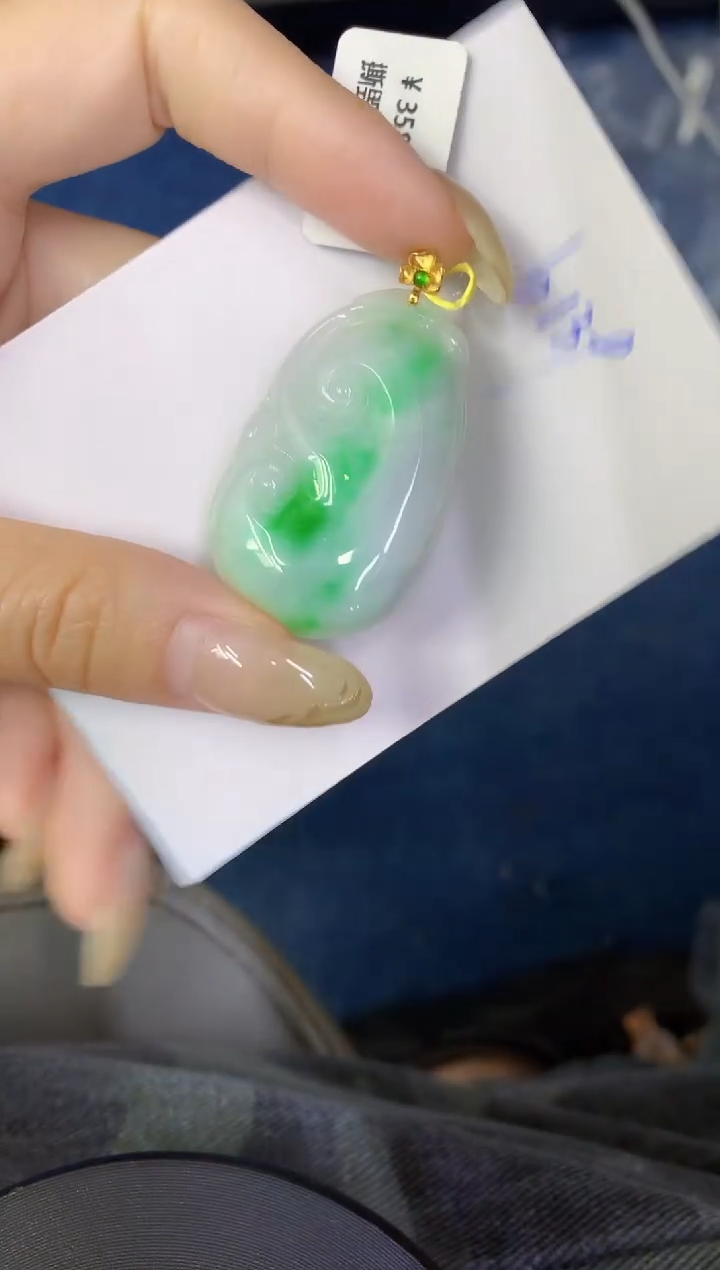 翡翠18K金镶嵌颈饰缅甸天然翡翠A货