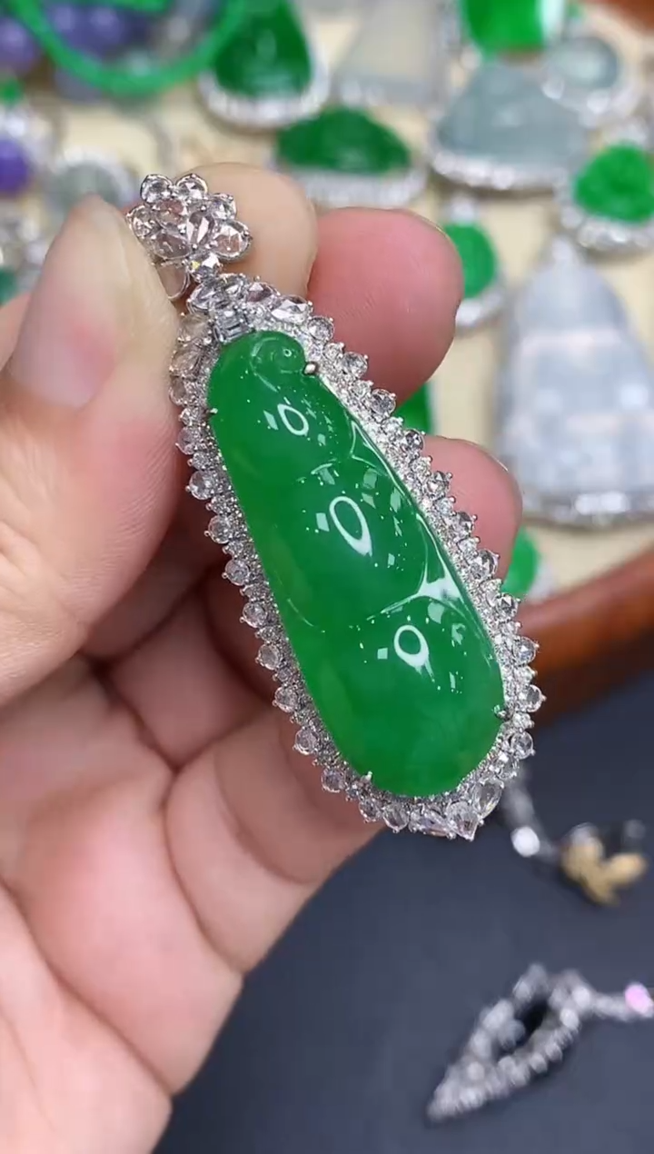 颈饰18K金镶嵌翡翠648-中国好珍宝