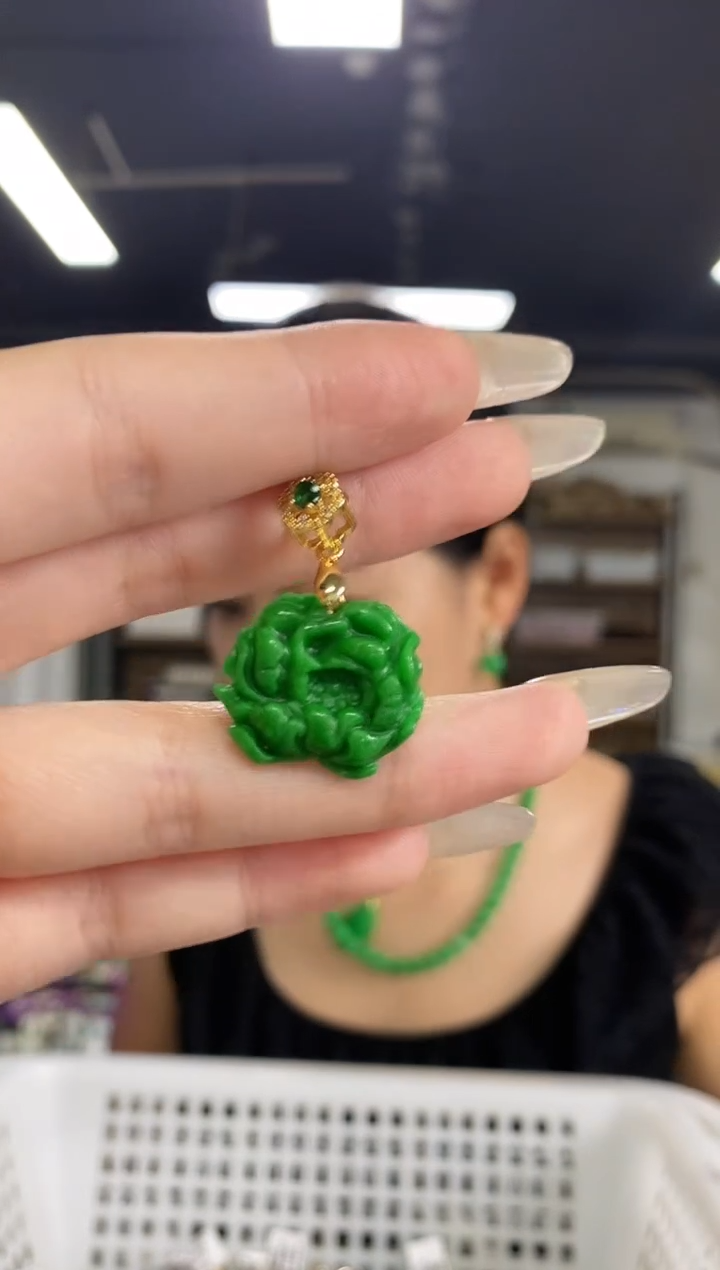 翡翠未镶嵌颈饰闪购链接     多样性发其一颜色微差