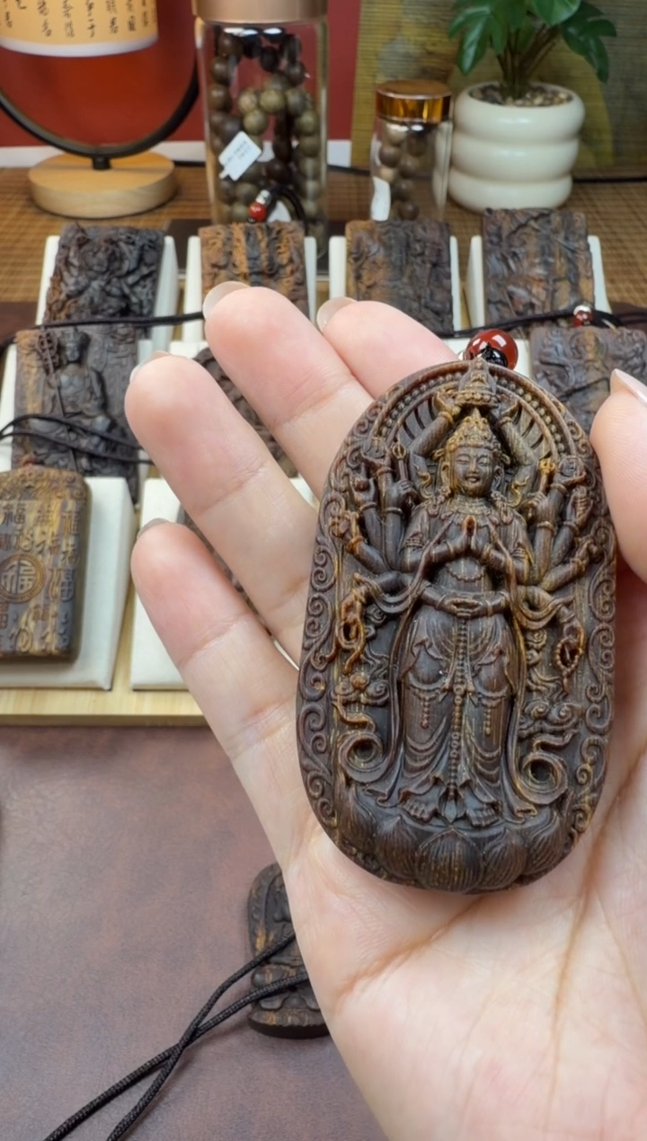 木木雕款芽庄  站千手 7cm 送养香瓶