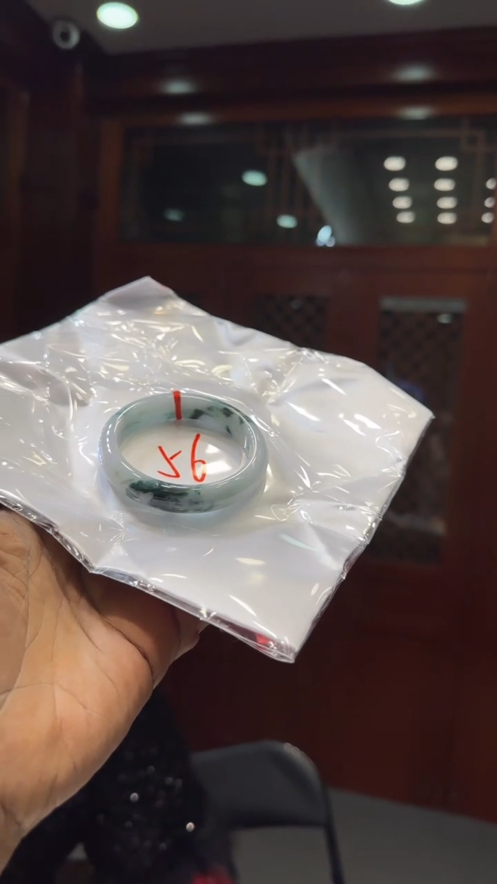 【闪购商品】翡翠手镯未镶嵌手镯微瑕