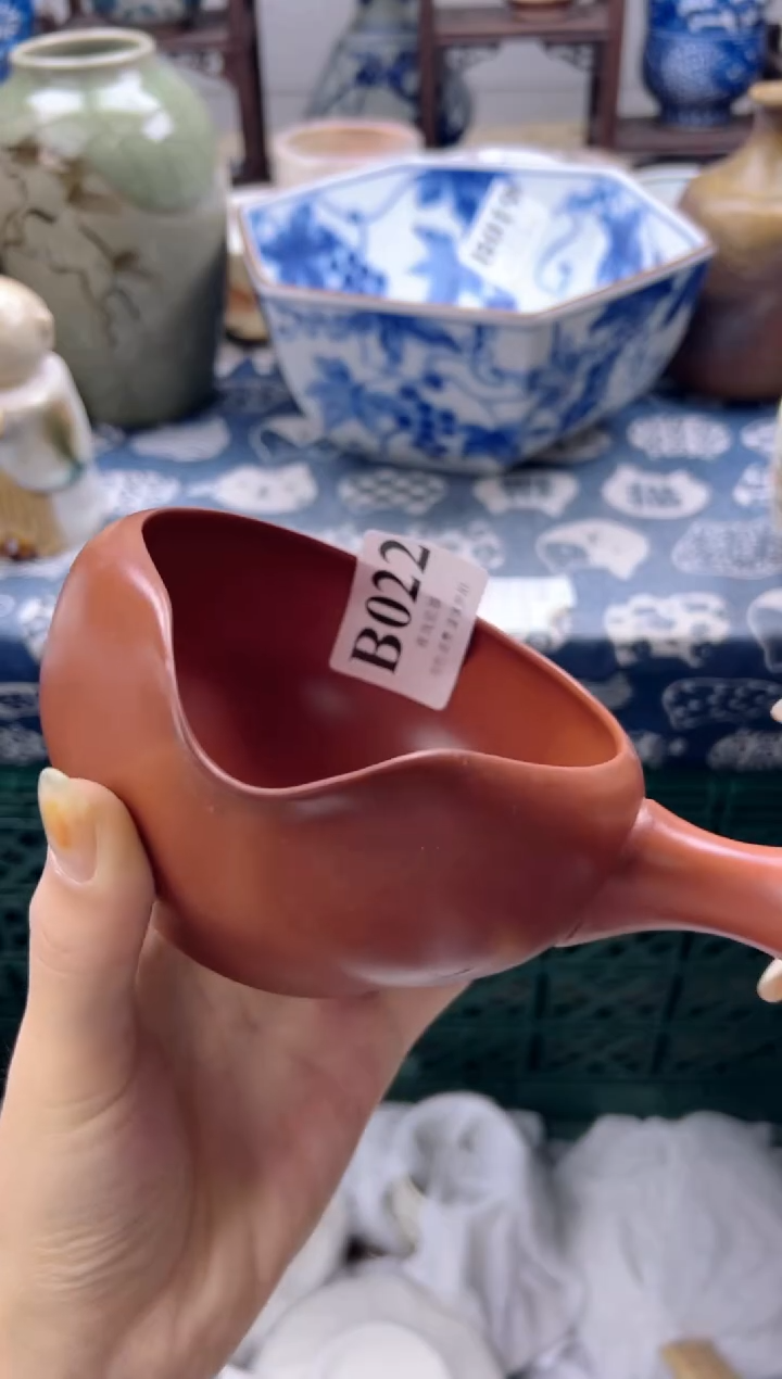 瓷片女**?   B022
