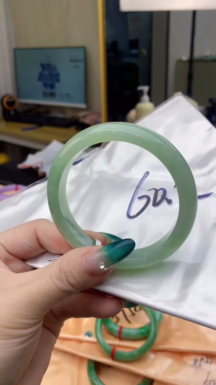 【闪购商品】翡翠手镯未镶嵌0145778241