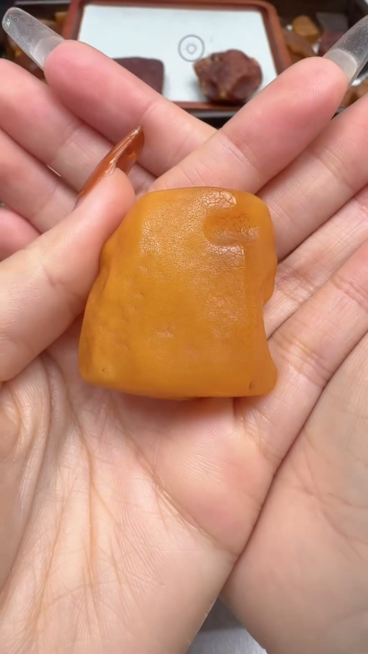 裸石琥珀未镶嵌如图