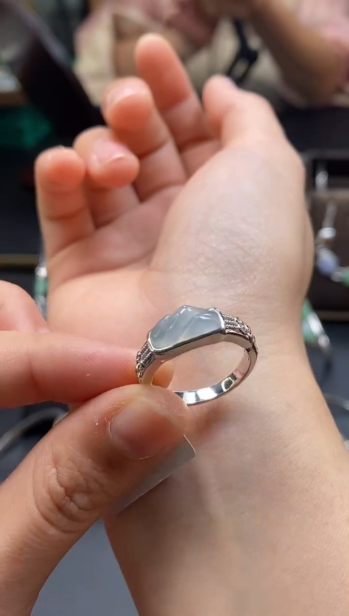 颈饰银S925镶嵌翡翠18815