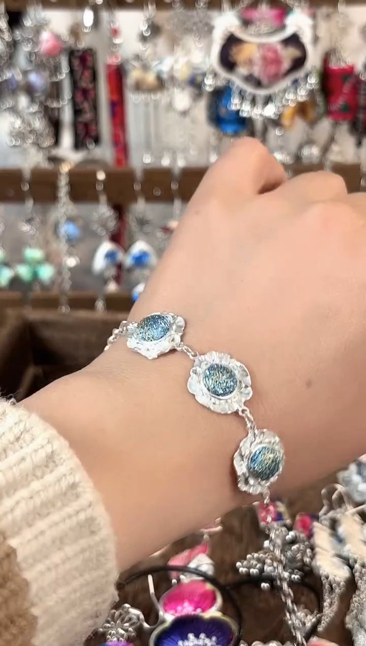 彩云南阁非遗老绣苗银饰品645