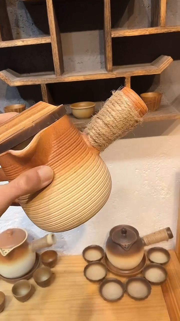 【闪购商品】实心把手600ml古典罐罐壶+木盖