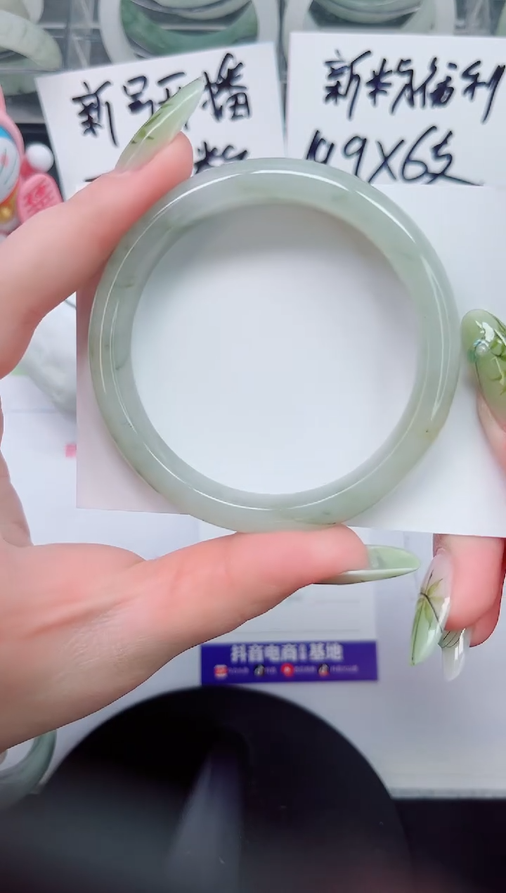 【闪购商品】石英质玉手镯未镶嵌a75