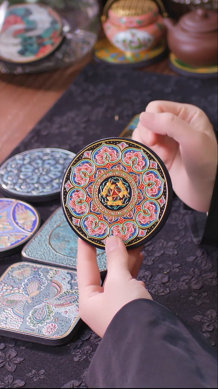 壹藏贰宝三兔图案杯垫一片