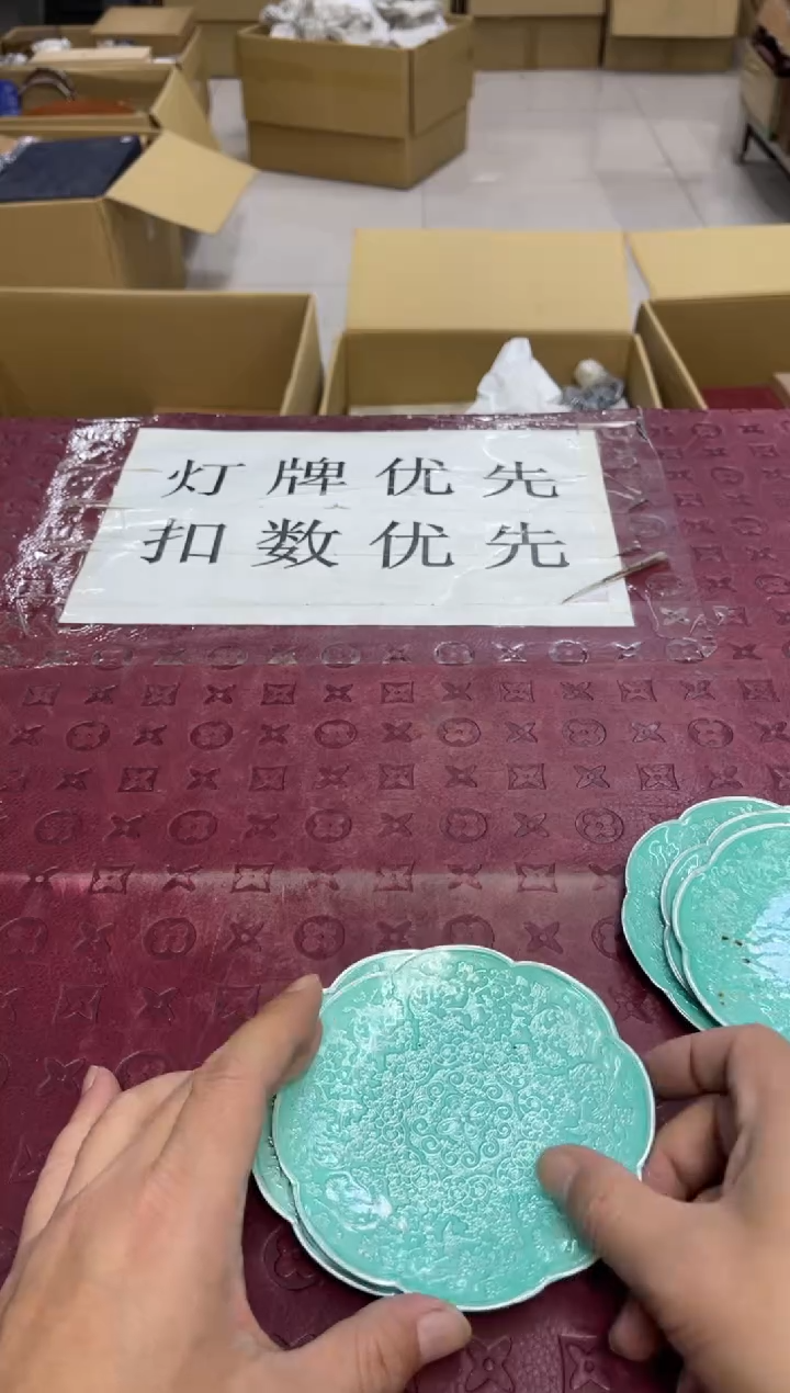一只瑕疵 ，no退no换，介意勿拍